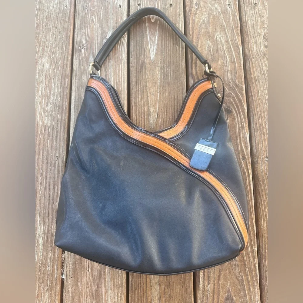 Gussaci vegan black leather shoulderbag